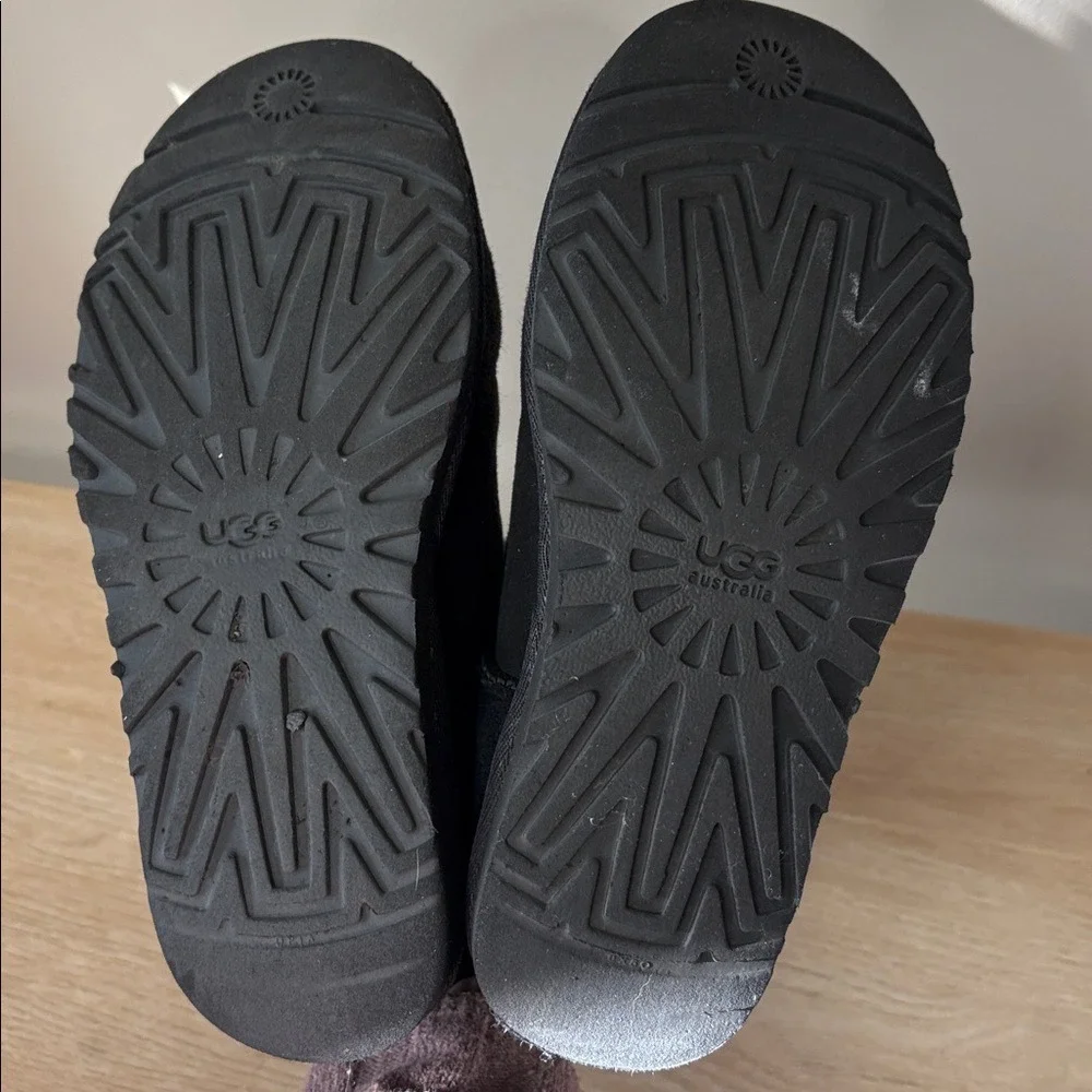 UGG‎ Classic Tall Black Winter Boots in Black Sheepskin Size Women's 6
